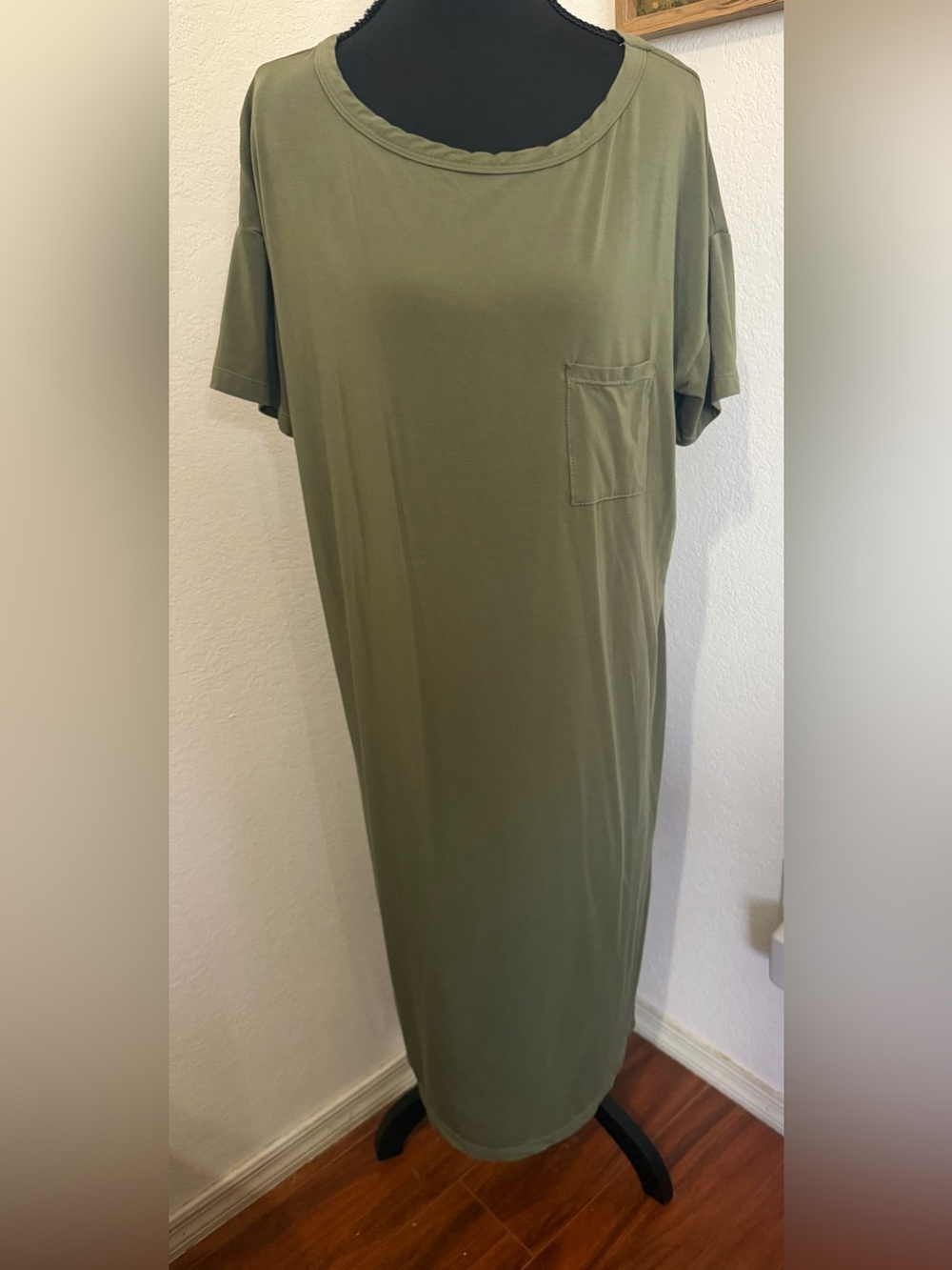 Sonnet James A Play Dress Olive Green Short Sleeve Pocket T-Shirt Dress - M